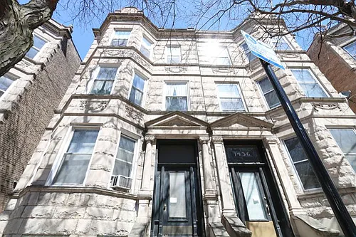 1438 W Flournoy St #2F Photo 1