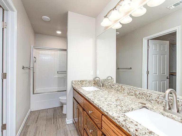 2551 Leroy Ln #B — Photo 16