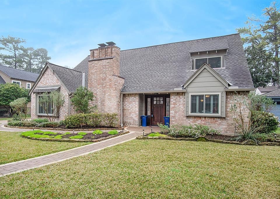 Welcome to this lovely upgraded 2 story home nestled in the established subdivision of Lakewood Forest.