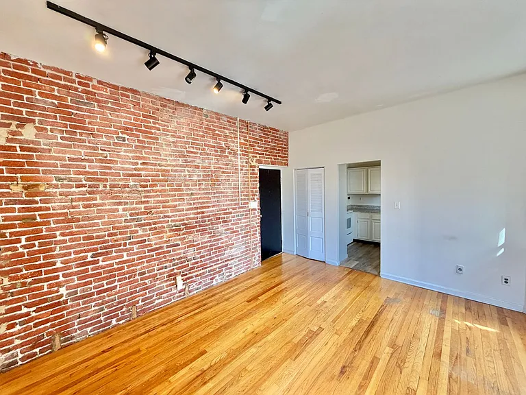 1718 Corcoran St NW #22 — Photo 5