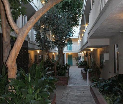 3rd image of 5320 Zelzah Ave APT 204