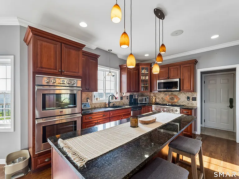 181 Martha Way — Photo 11