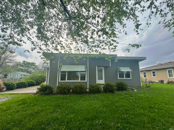 321 S Walnut St, Mount Summit, IN 47362