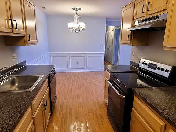 3rd image of 43214 Fountain Dr #19