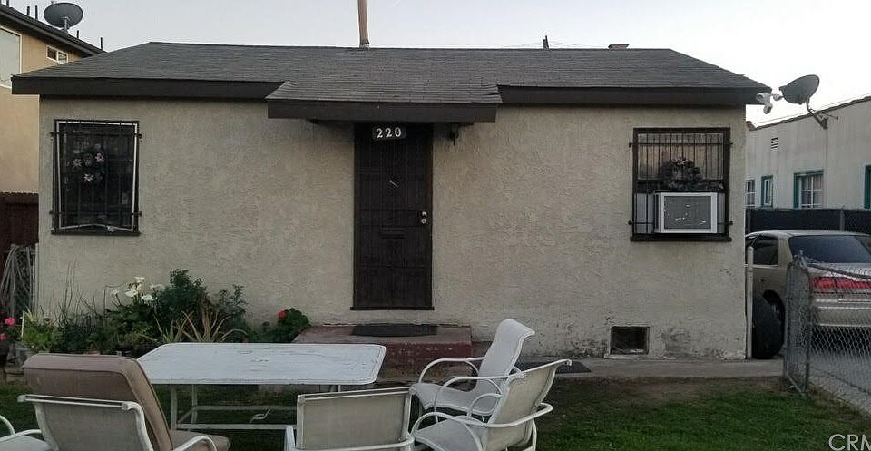 1st image of 220 W 109th St
