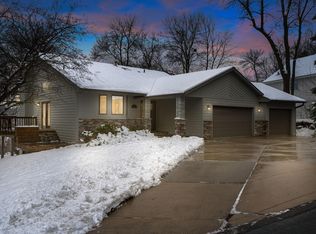 541 Indian Hill Rd, Chanhassen, MN 55317
