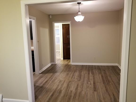 5th image of 856 N Pinecrest St