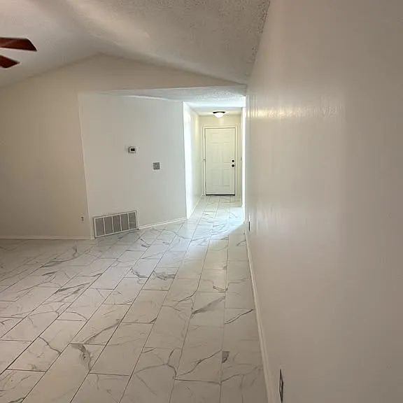 1093 Sunshine Way SW — Photo 4