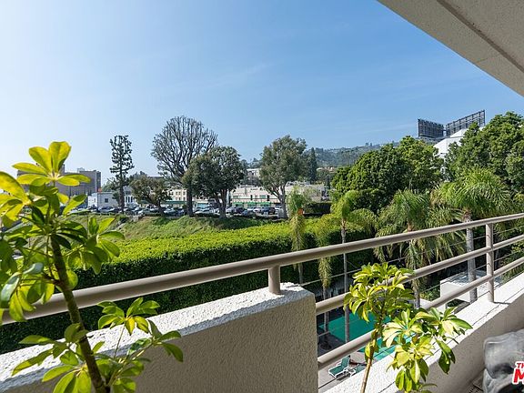 4th image of 1131 Alta Loma Rd APT 515
