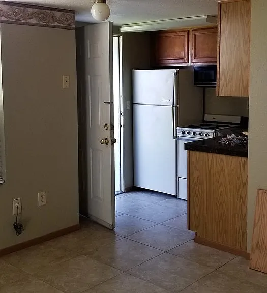 1015 S Juniper Dr #A-D — Photo 3