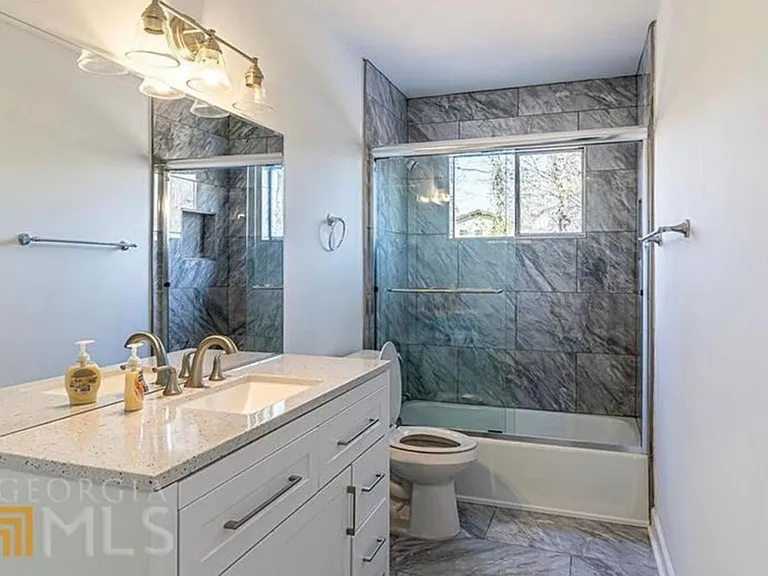 2352 Tarian Dr — Photo 6