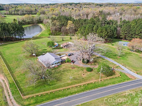 3rd image of 44134 Vickers Store Rd
