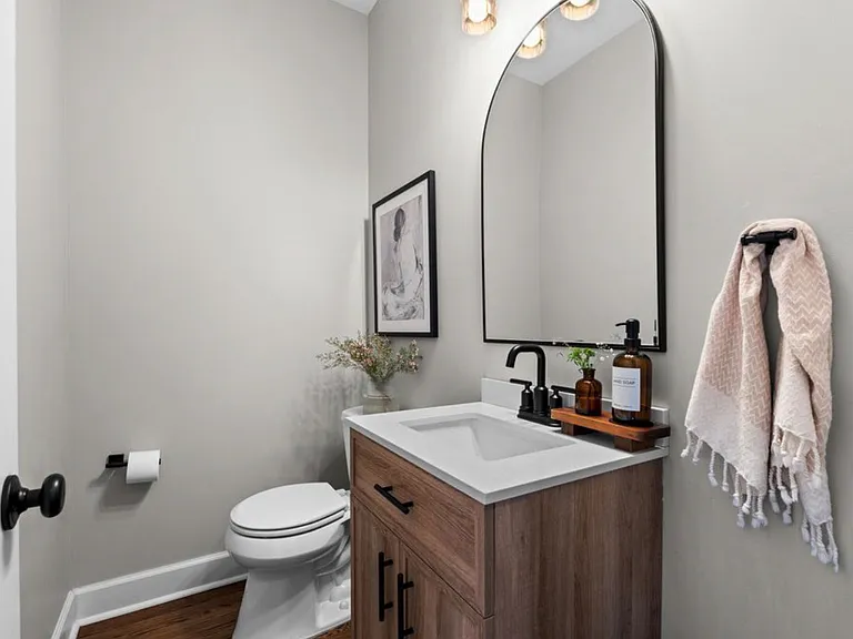 819 Irving Ave — Photo 17