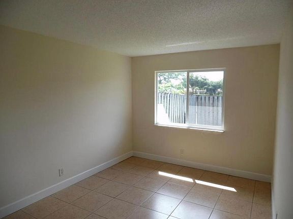 4th image of 4795 Orleans Ct APT C