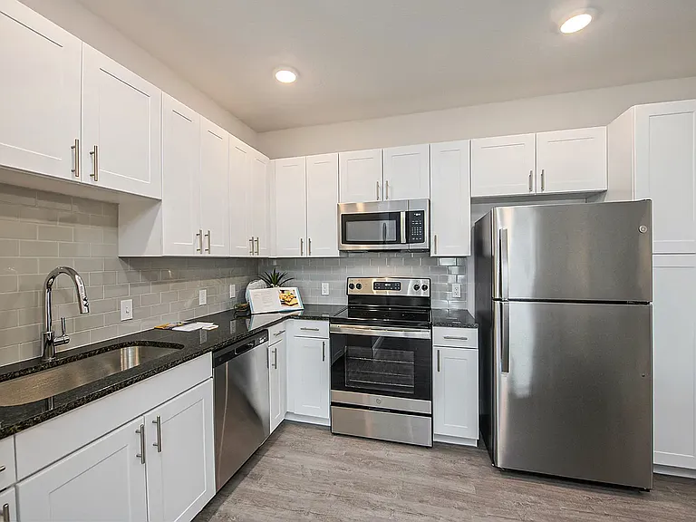 Grand Oak Apartments — Photo 32