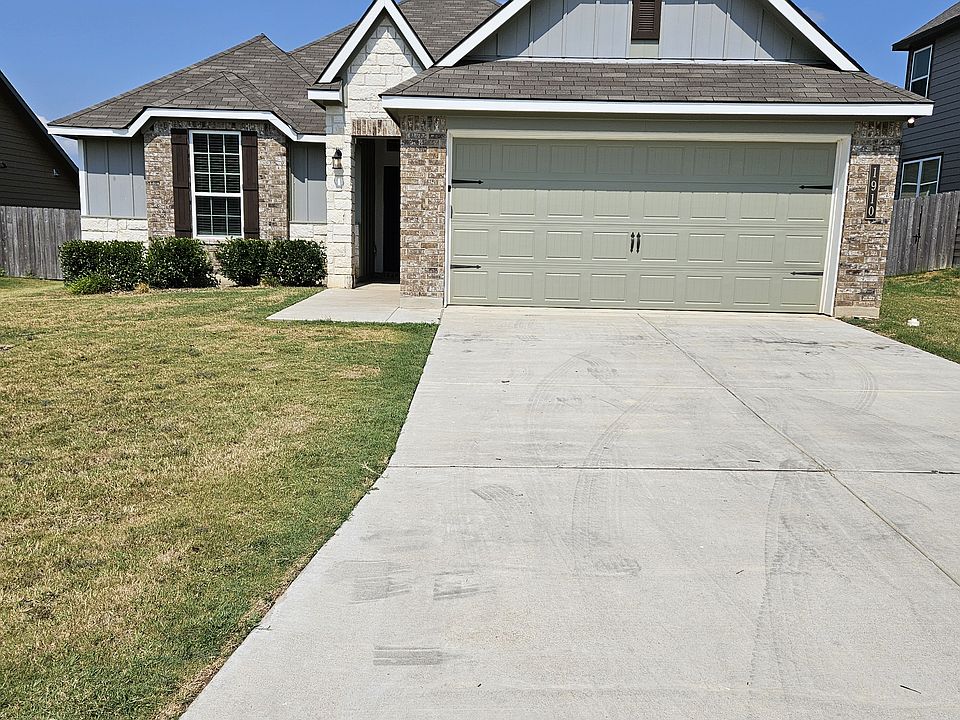 1st image of 1910 Bayou Wood Ln