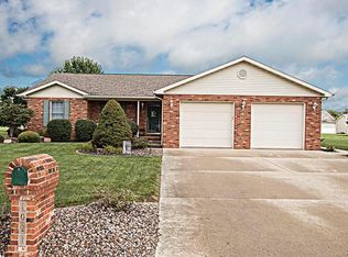 1021 N 10th St, Breese, IL 62230