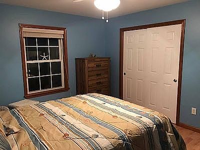
1st floor bedroom w closet