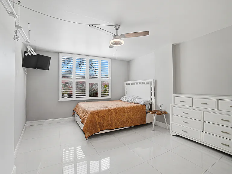 117 Royal Park Dr #1H — Photo 2
