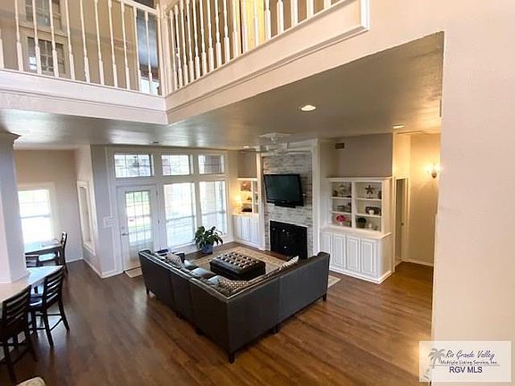 2nd image of 3214 Banyon Dr