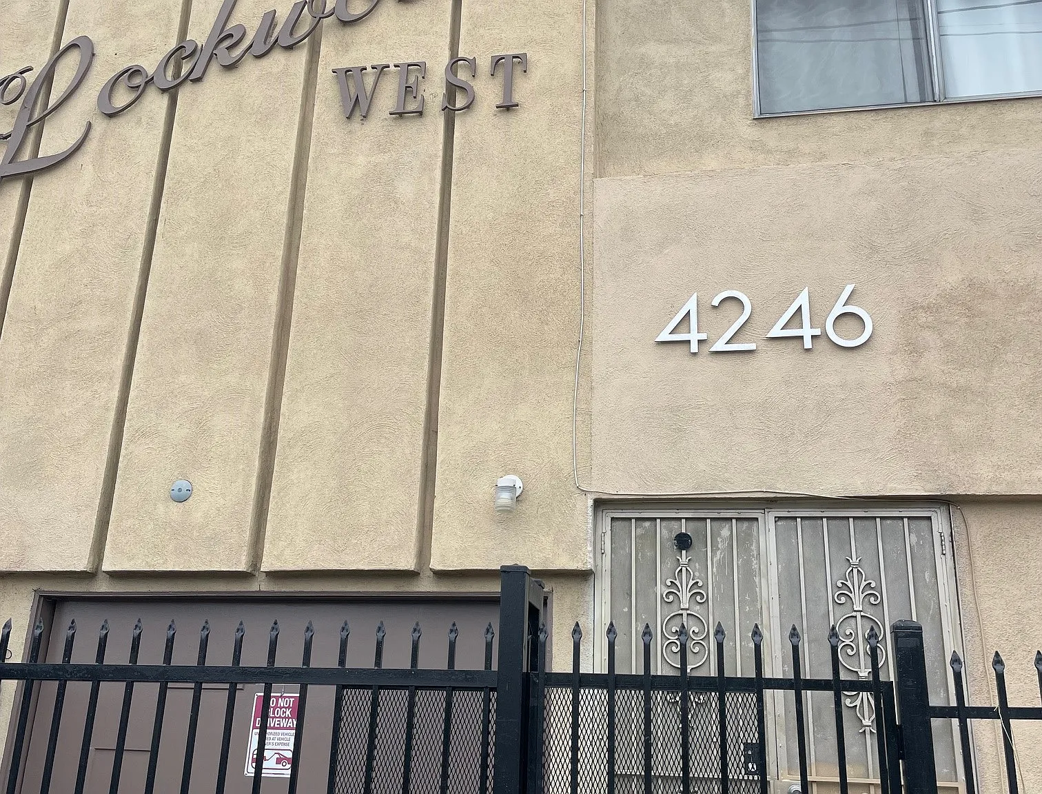 2 bed, 1.5 bath, 700 sqft, $2,300 — Photo 3