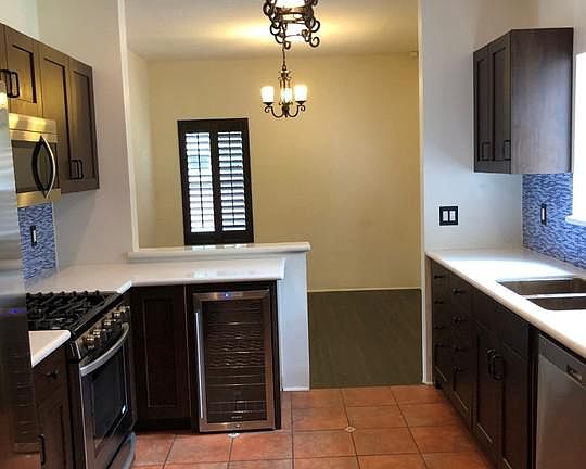5th image of 2912 S Beverly Dr