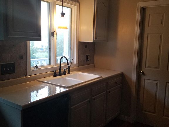 5th image of 21 E Greenwich Ave