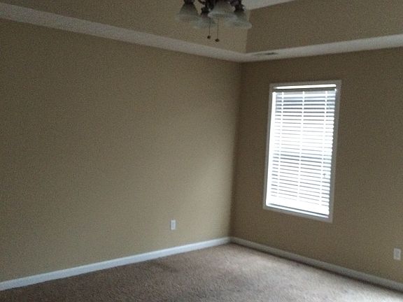 4th image of 350 Catalpa Cir