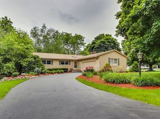 640 Gaslight Dr, Algonquin, IL 60102