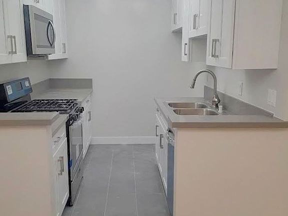 2nd image of 1128 12th St Unit 2
