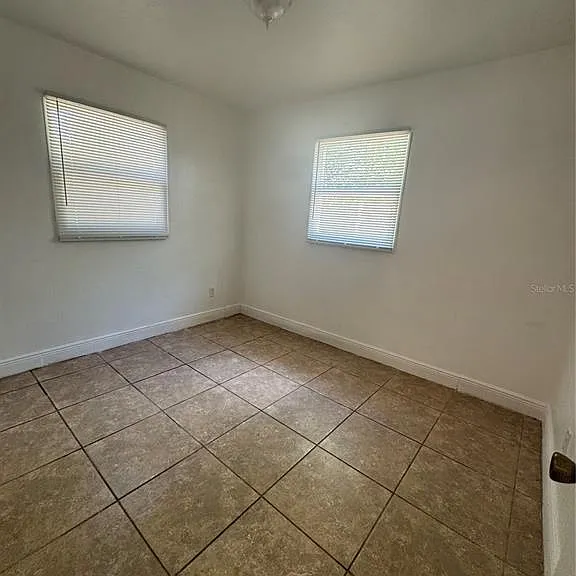 930 Emerald Dr — Photo 14