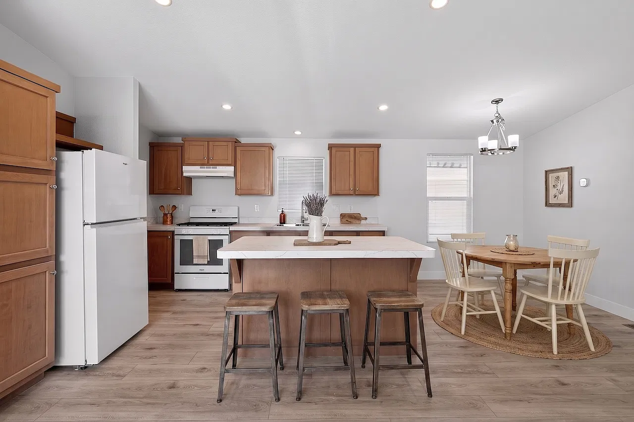 4 bed, 1344 sqft, $2,400 — Photo 4