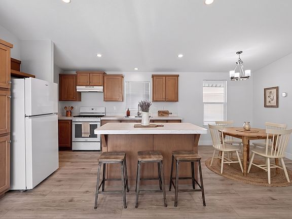 4th image of 2042 Girard St Space 19