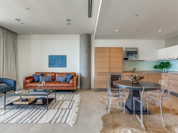 2408 Victory Park Ln APT 1042, Dallas, TX 75219
