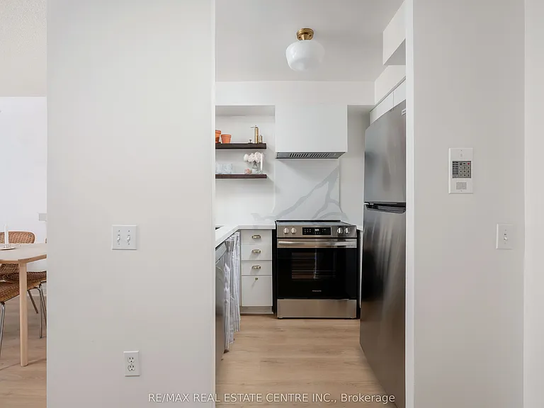 942 Yonge St #616 — Photo 17