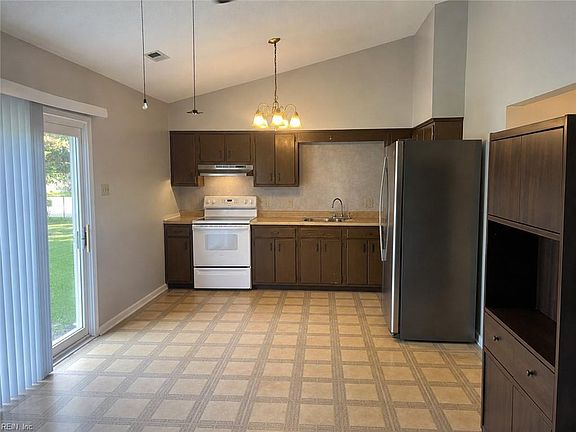 5th image of 3228 Woodbaugh Dr