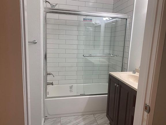 3rd image of 125 N Doheny Dr APT 101