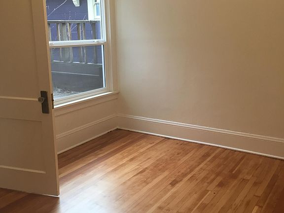 Bedroom w large closet