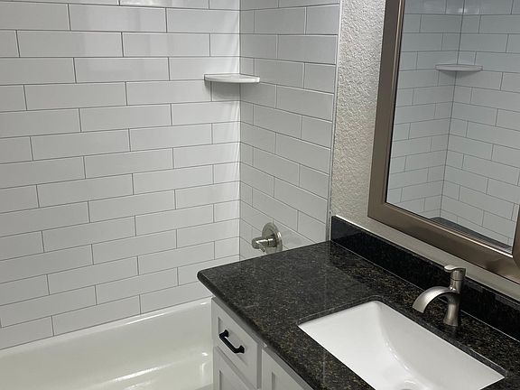 4th image of 227 Acacia St