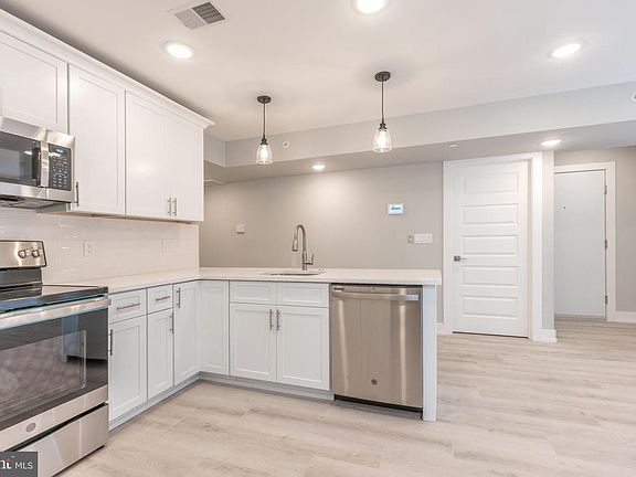 3rd image of 2400 N Mascher St #3