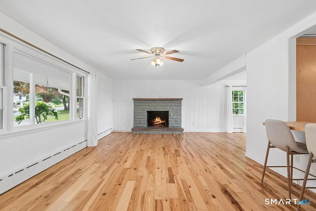 3 bed, 2268 sqft, $8,800 — Photo 2
