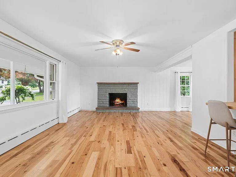 34 Davenport Dr — Photo 2