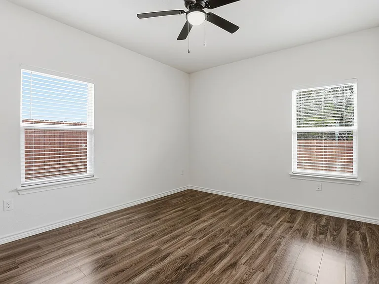 5718 Barkridge Dr — Photo 16