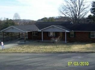 221 College Hill Dr, Grayson, KY 41143