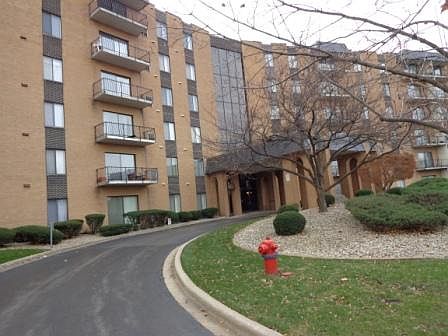 1st image of 900 Sunset Dr APT 103