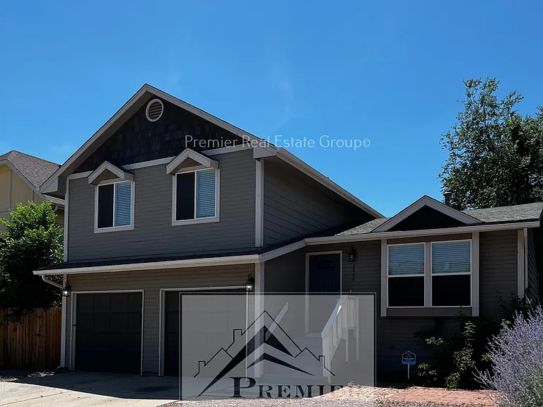 3466 Foxridge Dr — Photo 2