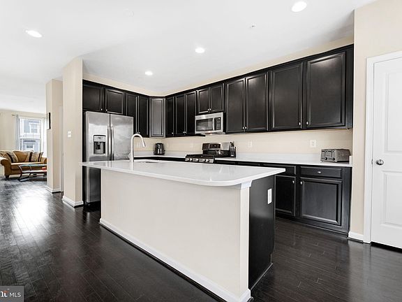 5th image of 1022 Edenberry Way Gln