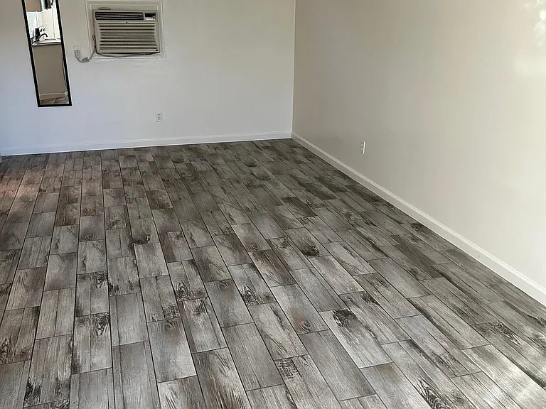 588 E Mel Ave #10 — Photo 4