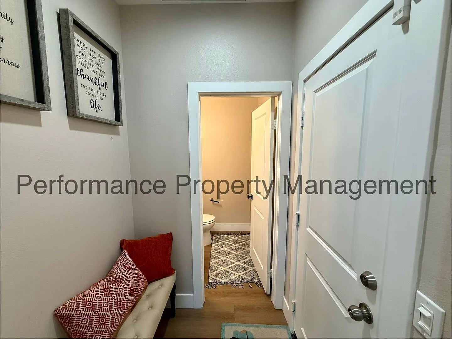 Beautiful 2 Storty 4 Bed/3.5 Bath Home w/ RBP & Deposit Alternative Option — Photo 4