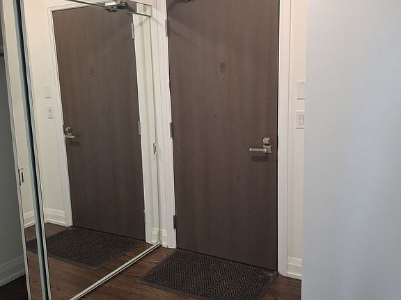 4th image of 7171 Yonge St #901